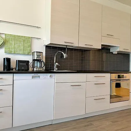 Semesterbostad Spacious 3 Bedroom House In City Centre Narpio