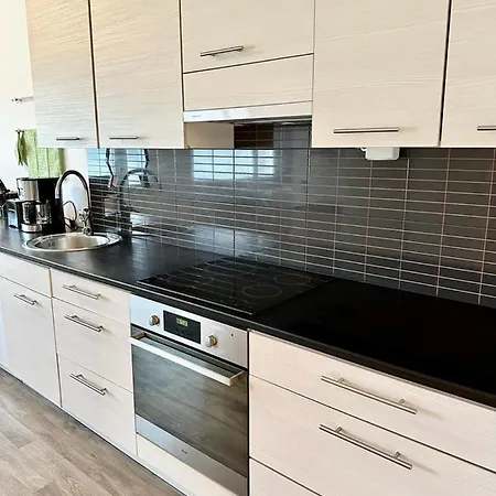 Spacious 3 Bedroom House In City Centre Semesterbostad Narpio