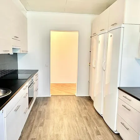 Spacious 3 Bedroom House In City Centre *