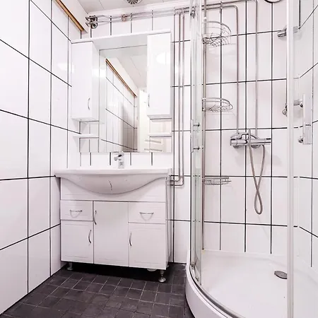 Semesterbostad Spacious 3 Bedroom House In City Centre Narpio