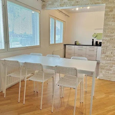 Semesterbostad Spacious 3 Bedroom House In City Centre