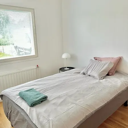 Spacious 3 Bedroom House In City Centre
